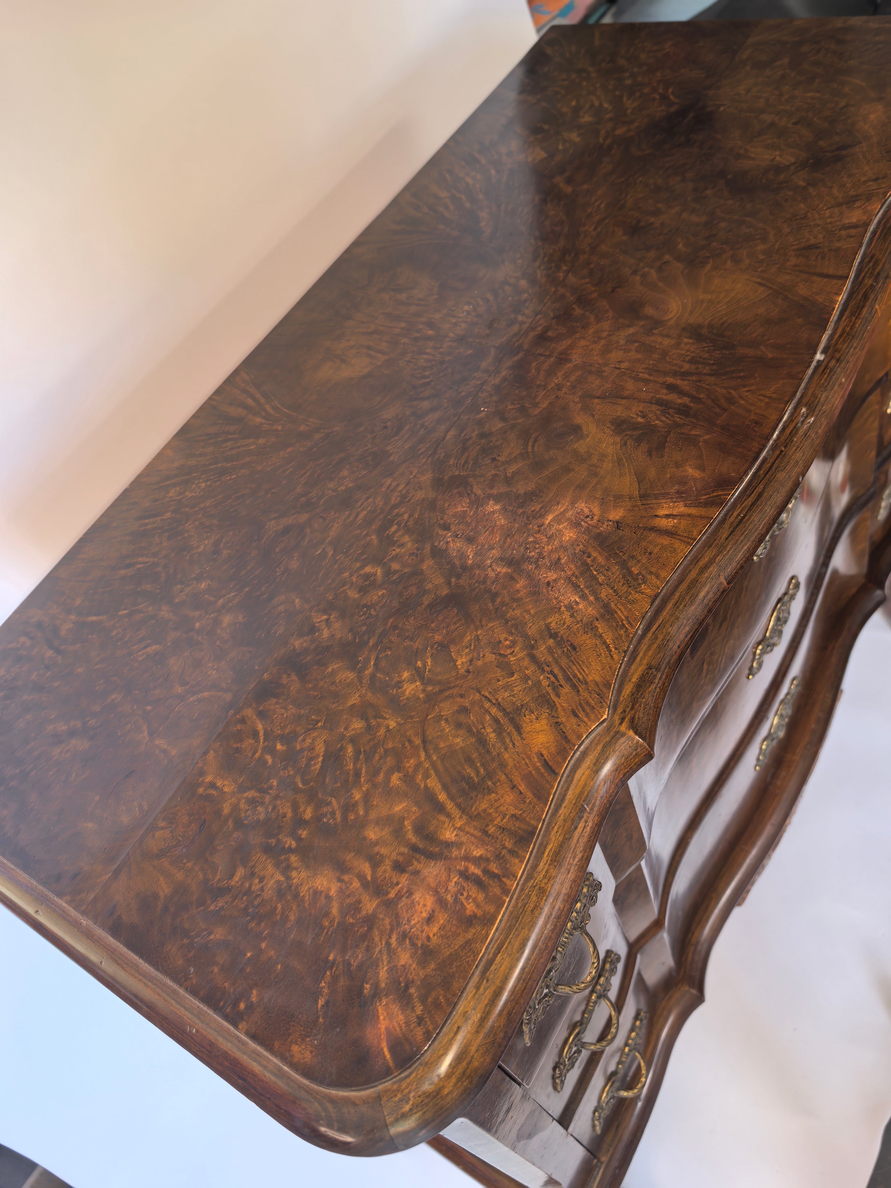 Barokstijl Commode met Vlammenfineer